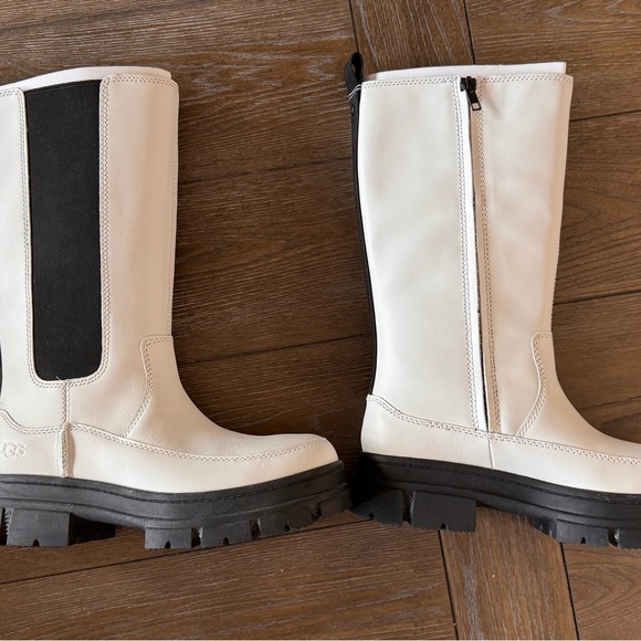 UGG Women's Cream and Black Winter Boots - Picture 4 of 14